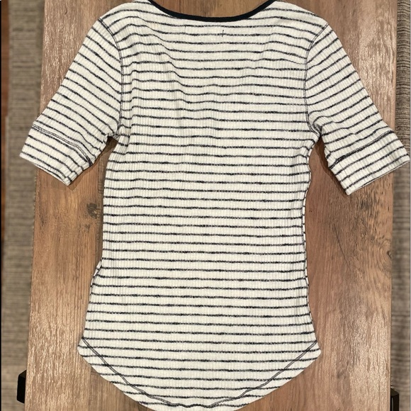 ABERCROMBIE & FITCH WOMANS HENLEY KNIT TOP - Picture 13 of 14